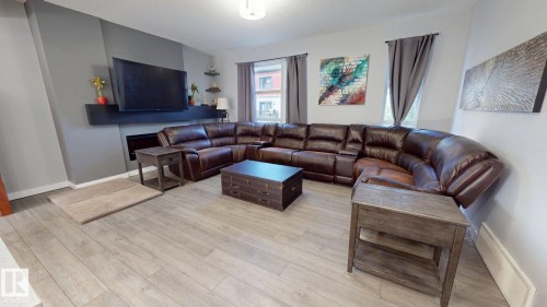 #2 14715 125 St Nw, Edmonton, AB - Indoor Photo Showing Living Room