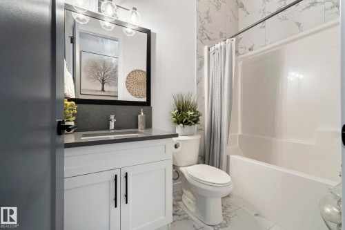 55 Maple Crescent, Gibbons, AB - Indoor Photo Showing Bathroom
