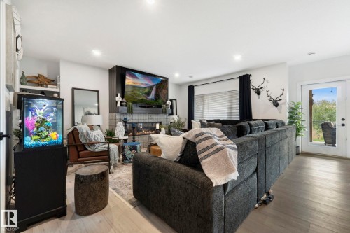 55 Maple Crescent, Gibbons, AB - Indoor Photo Showing Living Room