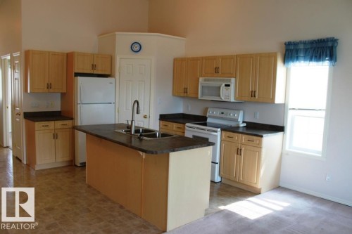 Tofield, AB - Indoor Photo Showing Kitchen With Double Sink