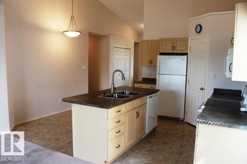 Tofield, AB - Indoor Photo Showing Kitchen With Double Sink