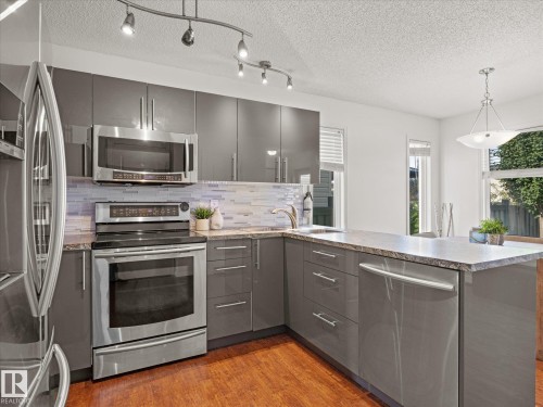 1502 Grant Way Nw, Edmonton, AB - Indoor Photo Showing Kitchen With Upgraded Kitchen