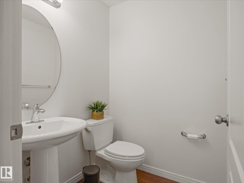 1502 Grant Way Nw, Edmonton, AB - Indoor Photo Showing Bathroom