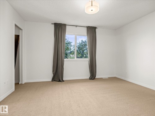1502 Grant Way Nw, Edmonton, AB - Indoor Photo Showing Other Room