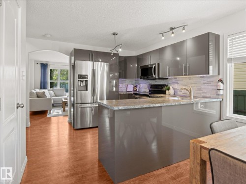 1502 Grant Way Nw, Edmonton, AB - Indoor Photo Showing Kitchen With Upgraded Kitchen