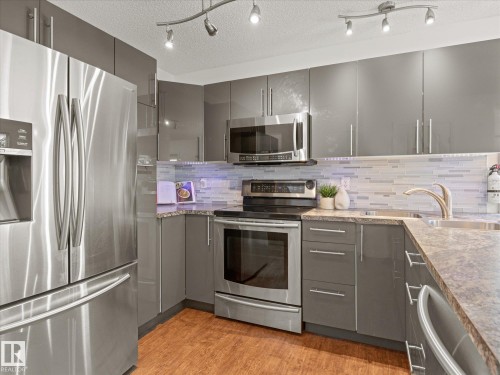 1502 Grant Way Nw, Edmonton, AB - Indoor Photo Showing Kitchen With Upgraded Kitchen