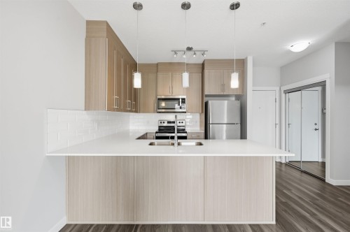 #117 812 Welsh Dr Sw, Edmonton, AB - Indoor Photo Showing Kitchen With Stainless Steel Kitchen With Double Sink With Upgraded Kitchen