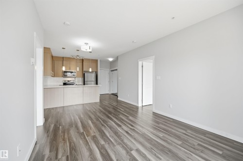 #117 812 Welsh Dr Sw, Edmonton, AB - Indoor Photo Showing Kitchen