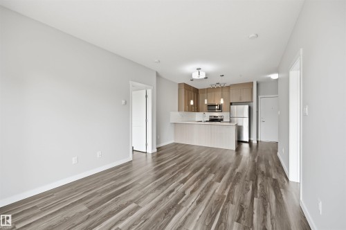 #117 812 Welsh Dr Sw, Edmonton, AB - Indoor Photo Showing Kitchen