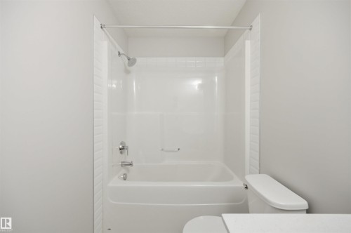 #117 812 Welsh Dr Sw, Edmonton, AB - Indoor Photo Showing Bathroom