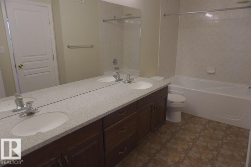 #434 10023 110 St Nw, Edmonton, AB - Indoor Photo Showing Bathroom
