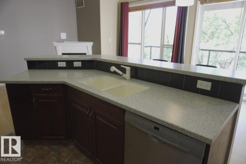 #434 10023 110 St Nw, Edmonton, AB - Indoor Photo Showing Kitchen