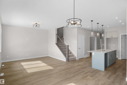 7235 182 Avenue Nw, Edmonton, AB - Indoor Photo Showing Kitchen With Upgraded Kitchen