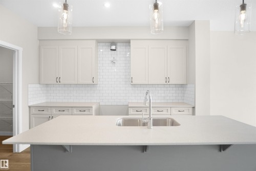 7235 182 Avenue Nw, Edmonton, AB - Indoor Photo Showing Kitchen With Upgraded Kitchen