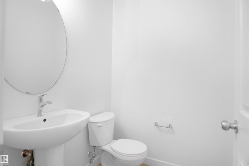 8448 183 Avenue Nw, Edmonton, AB - Indoor Photo Showing Bathroom