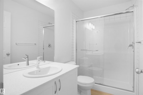 8448 183 Avenue Nw, Edmonton, AB - Indoor Photo Showing Bathroom