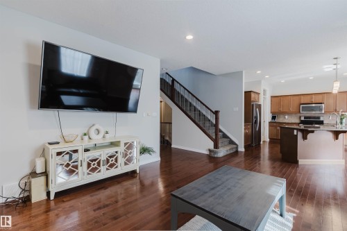 5623 206 Street Nw, Edmonton, AB - Indoor Photo Showing Living Room