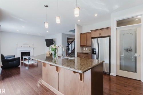 5623 206 Street Nw, Edmonton, AB - Indoor Photo Showing Kitchen With Stainless Steel Kitchen With Double Sink With Upgraded Kitchen