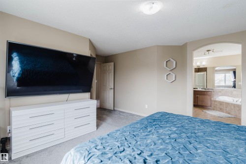 5623 206 Street Nw, Edmonton, AB - Indoor Photo Showing Bedroom