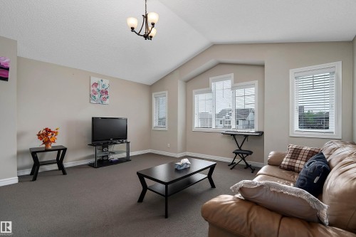 12207 172 Avenue Nw, Edmonton, AB - Indoor Photo Showing Living Room