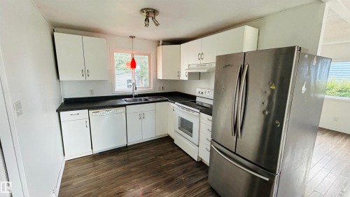 1016 16 Avenue, Cold Lake, AB - Indoor Photo Showing Kitchen