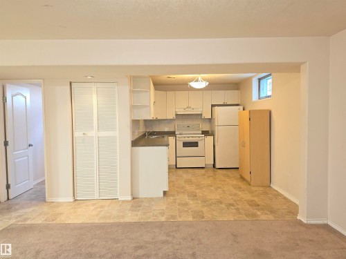 3822 114 Avenue Nw, Edmonton, AB - Indoor Photo Showing Kitchen