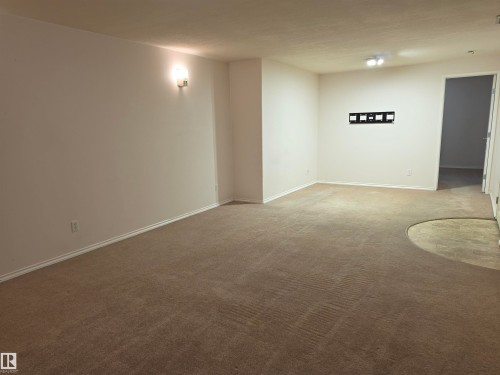 3822 114 Avenue Nw, Edmonton, AB - Indoor Photo Showing Other Room