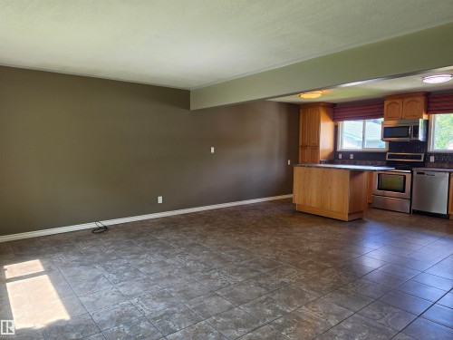 3822 114 Avenue Nw, Edmonton, AB - Indoor Photo Showing Kitchen