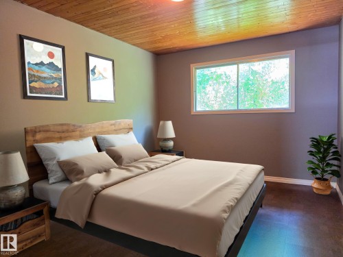 3822 114 Avenue Nw, Edmonton, AB - Indoor Photo Showing Bedroom