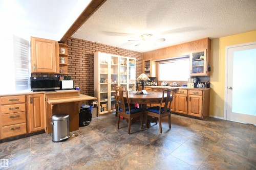 10837 139 Street Nw, Edmonton, AB - Indoor