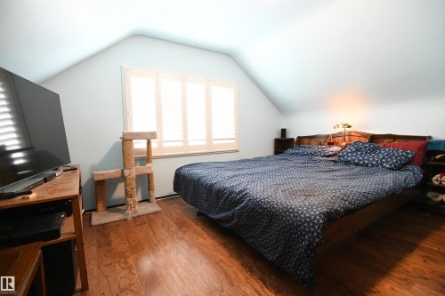 10837 139 Street Nw, Edmonton, AB - Indoor Photo Showing Bedroom