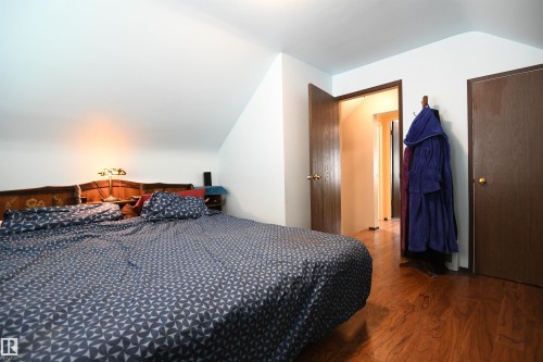 10837 139 Street Nw, Edmonton, AB - Indoor Photo Showing Bedroom