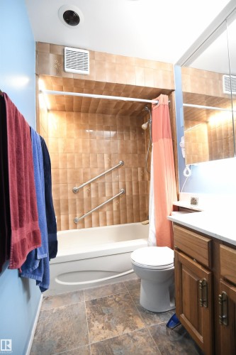 10837 139 Street Nw, Edmonton, AB - Indoor Photo Showing Bathroom