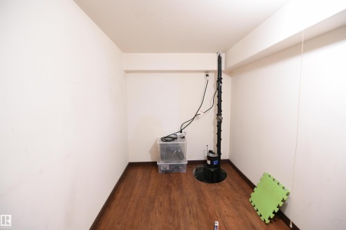 10837 139 Street Nw, Edmonton, AB - Indoor Photo Showing Other Room