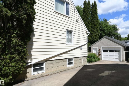 10837 139 Street Nw, Edmonton, AB - Outdoor