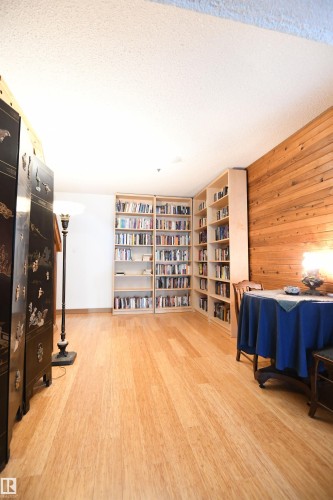 10837 139 Street Nw, Edmonton, AB - Indoor
