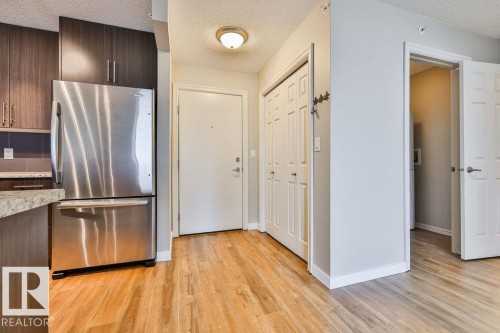 #411 2204 44 Av Nw, Edmonton, AB - Indoor Photo Showing Kitchen