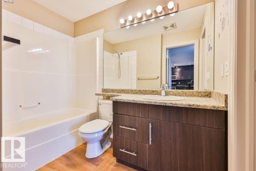 #411 2204 44 Av Nw, Edmonton, AB - Indoor Photo Showing Bathroom
