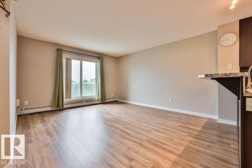 #411 2204 44 Av Nw, Edmonton, AB - Indoor Photo Showing Other Room