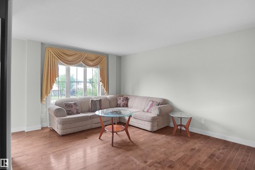 1708 65 Street Sw, Edmonton, AB - Indoor Photo Showing Living Room