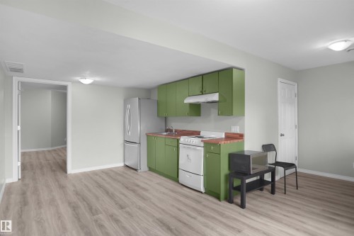 1708 65 Street Sw, Edmonton, AB - Indoor Photo Showing Kitchen