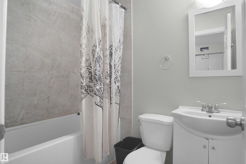1708 65 Street Sw, Edmonton, AB - Indoor Photo Showing Bathroom