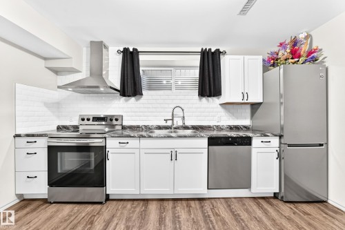 8314 180A Avenue Nw, Edmonton, AB - Indoor Photo Showing Kitchen With Double Sink