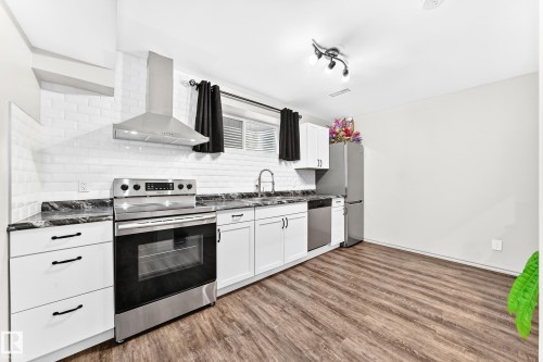 8314 180A Avenue Nw, Edmonton, AB - Indoor Photo Showing Kitchen With Stainless Steel Kitchen With Upgraded Kitchen
