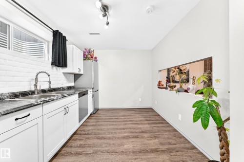 8314 180A Avenue Nw, Edmonton, AB - Indoor Photo Showing Kitchen With Double Sink