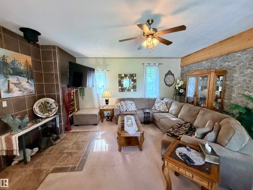 627 59201 Rr 95, Rural St. Paul County, AB - Indoor Photo Showing Living Room