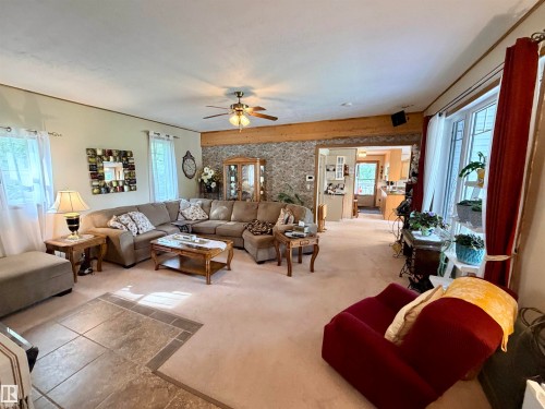 627 59201 Rr 95, Rural St. Paul County, AB - Indoor Photo Showing Living Room