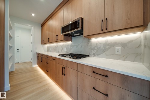 10 Blackbird Bend, Fort Saskatchewan, AB - Indoor Photo Showing Kitchen