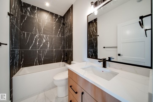 10 Blackbird Bend, Fort Saskatchewan, AB - Indoor Photo Showing Bathroom