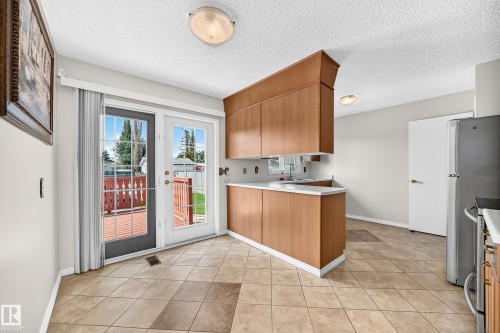 7215 144 Avenue Nw, Edmonton, AB - Indoor Photo Showing Kitchen